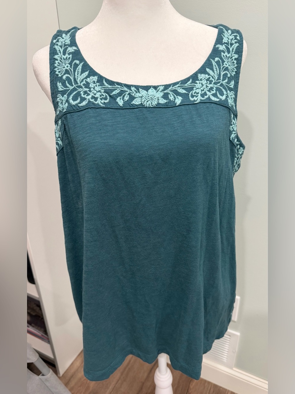 J Jill Floral Embroidered Sleeveless Blue Teal Flowy Boho Top Womens Size Large